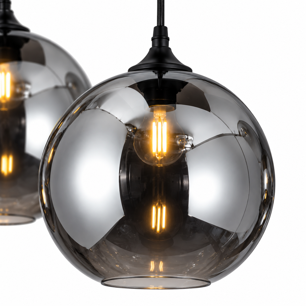 Detail van het rookglas en de zwarte afwerking van de Smoke plafondlamp