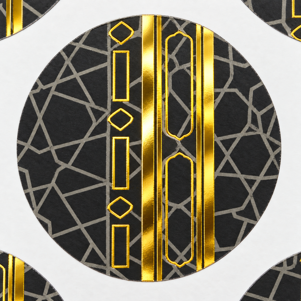 Detail glanzend gouden patroon op Umrah-sticker